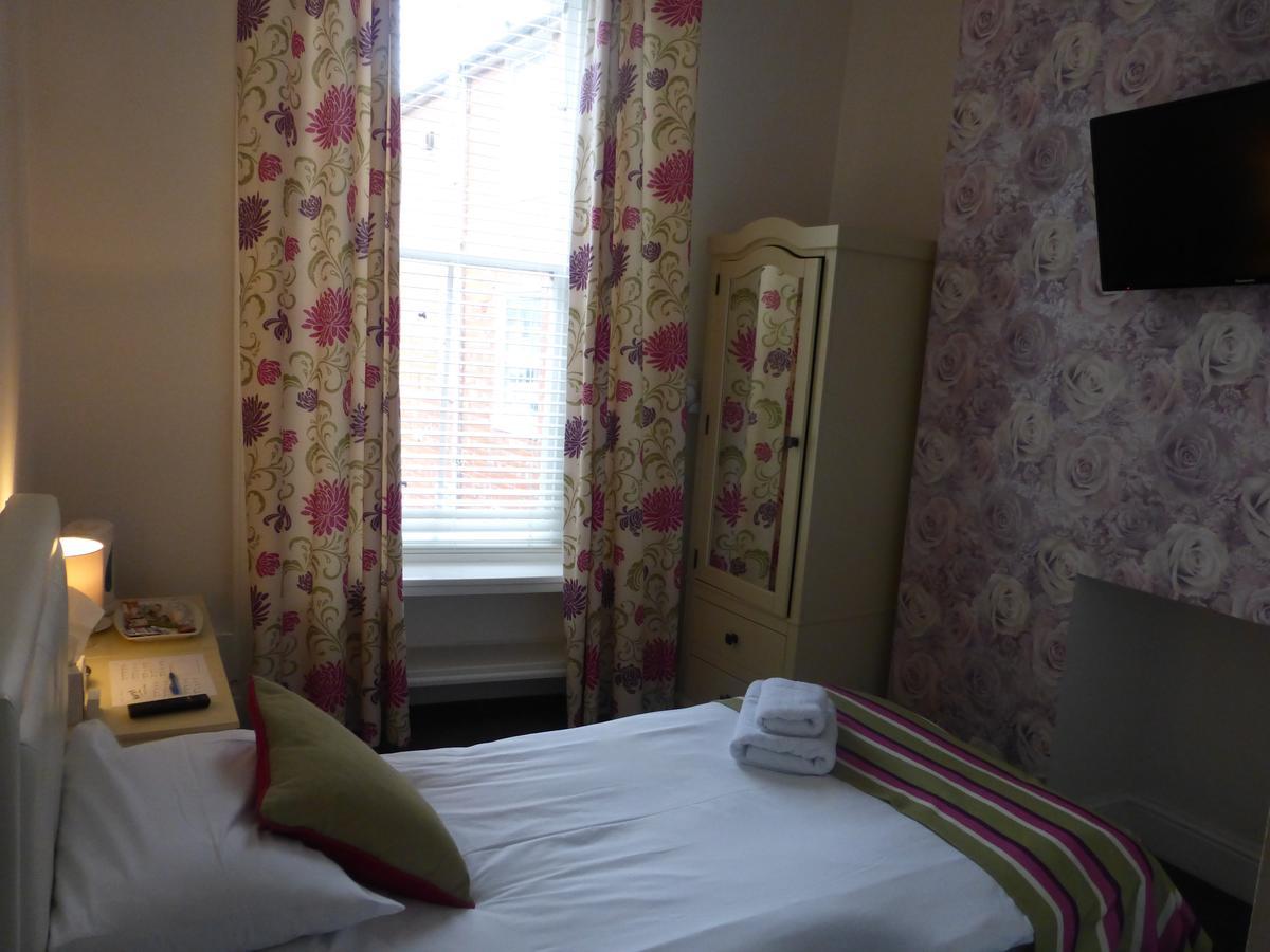 Harry'S Hotel & Restaurant Aberystwyth Exterior photo