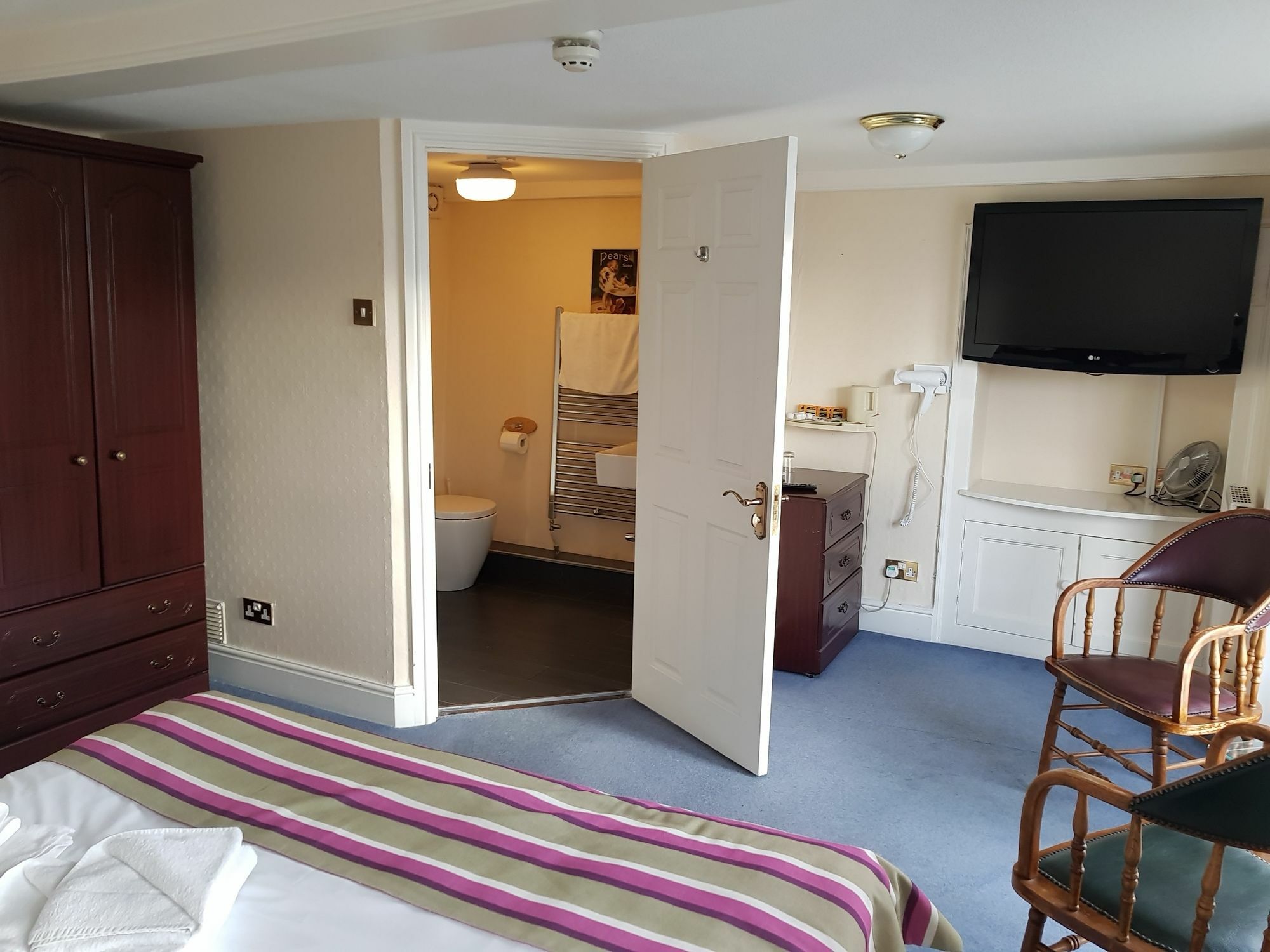 Harry'S Hotel & Restaurant Aberystwyth Exterior photo